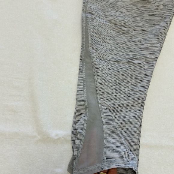 Lululemon Cropped Running Leggings - Size 6 - Picture 7 of 8